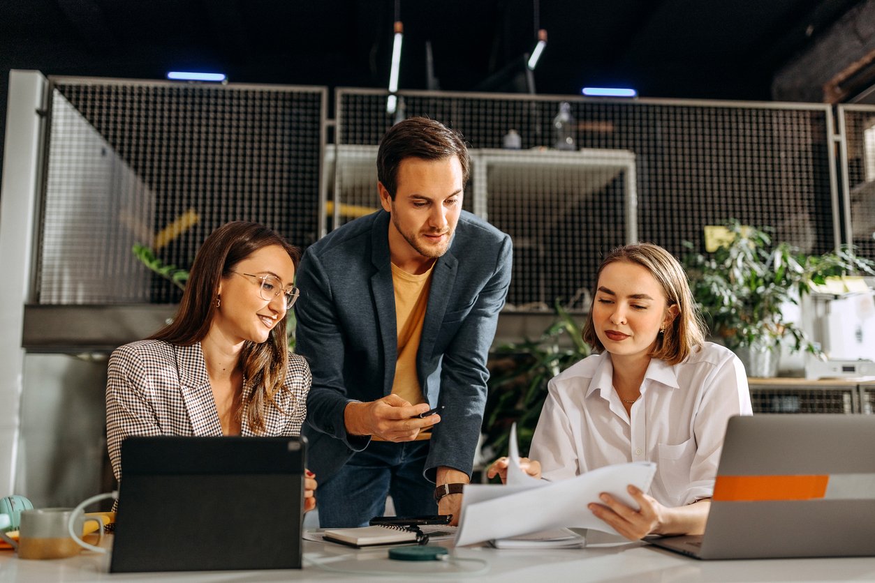 Invoice Process Automation: Speed Up Billing and Improve Cash Flow With AI